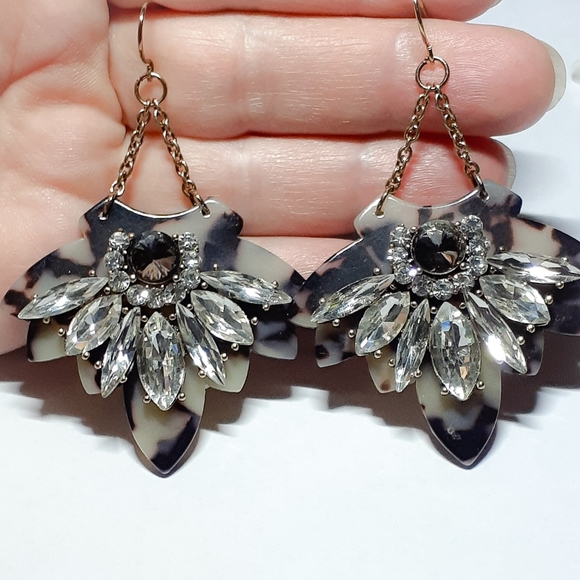 🎀White Tortoise Earrings - Picture 5 of 6